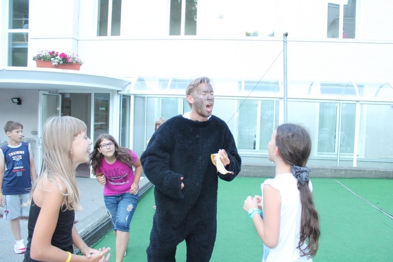 Village Camps International Summer Camp Leysin, Switzerland 2025-08-09 https://www.villagecamps.com/journals_admin/images/699-34-petting zoo (14).jpg